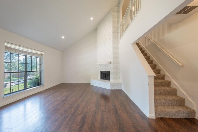 Foto del edificio - 9348 Highedge Cir