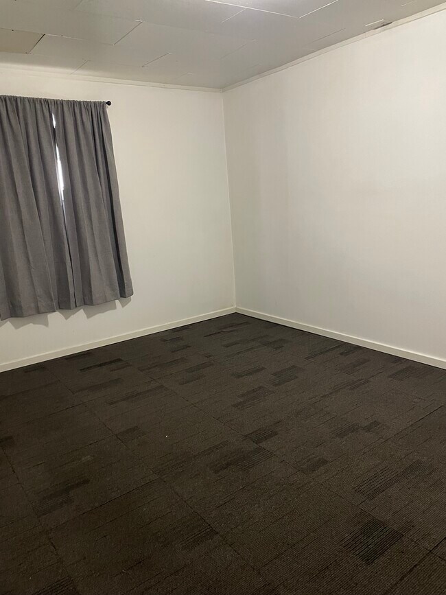 Bedroom - 501 E 4th St