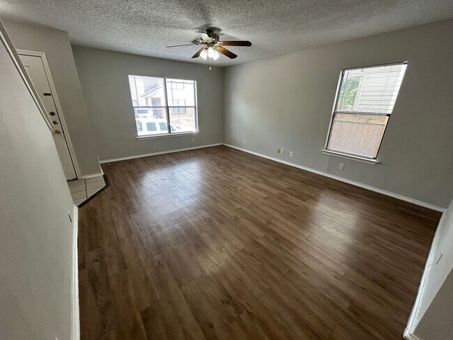 Foto del edificio - Application Received **MOVE-IN SPECIAL** A...