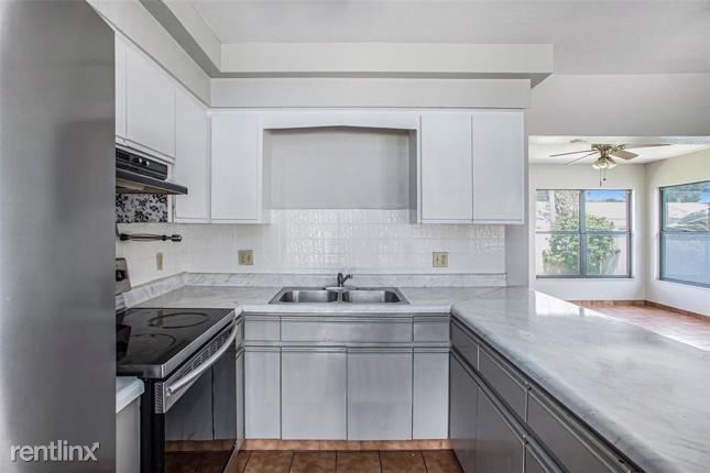 Building Photo - 2 br, 1 bath House - 2905 W Leroy St