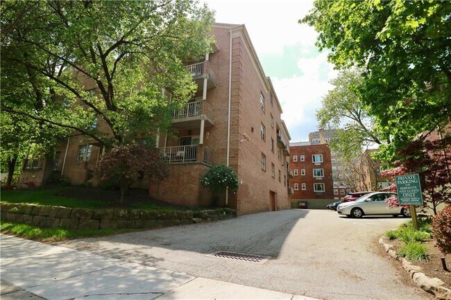 Building Photo - 4677 Bayard St