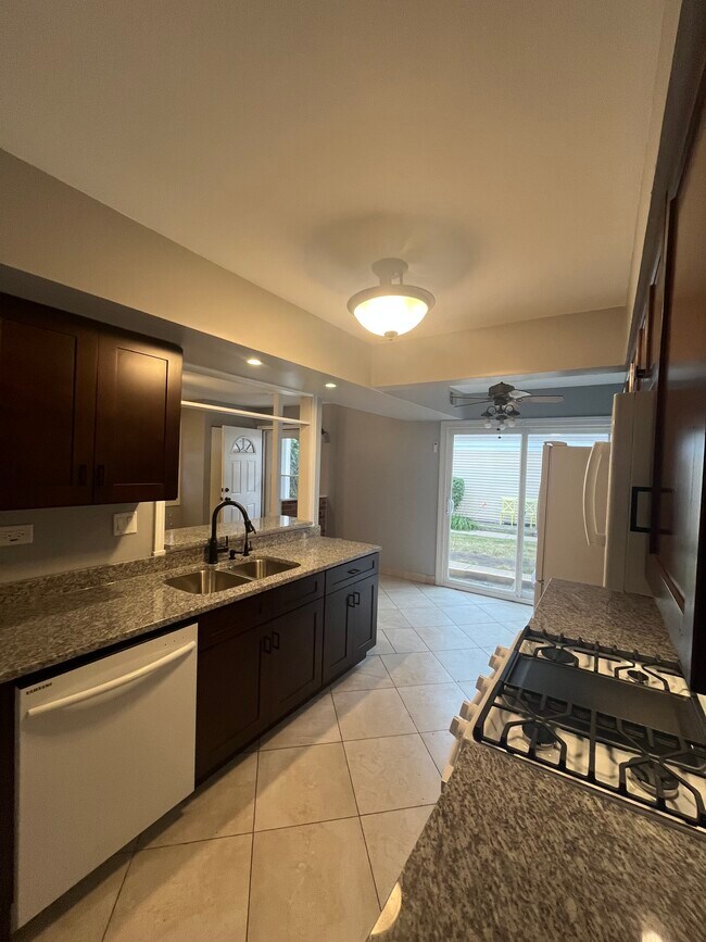 Building Photo - 761 Harms Ct
