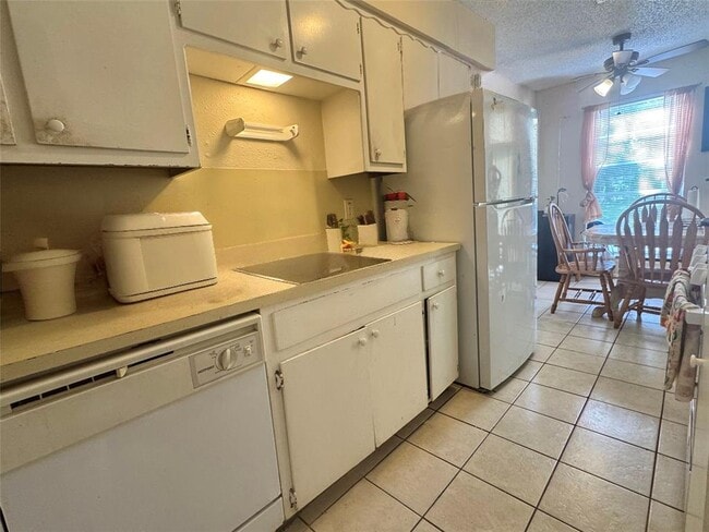 Building Photo - 10613 Golden Quail Dr