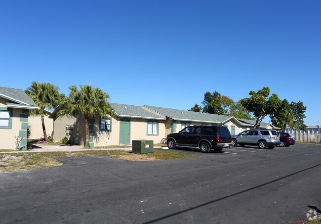 Building Photo - 1800-1880 Sunshine Blvd