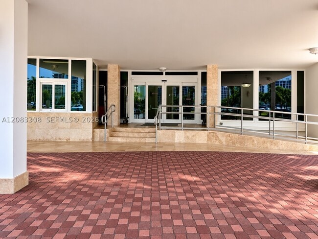 Building Photo - 3505 S Ocean Dr