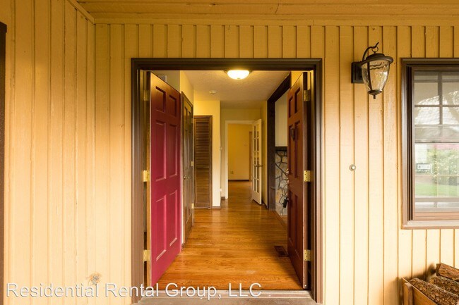 Building Photo - 20800 NW Wapinitia Pl