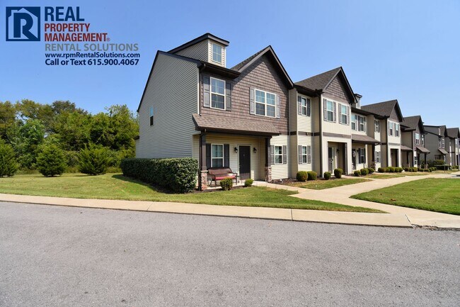 Foto del edificio - Wonderful 3BD end unit townhome! Washer and Dryer included; Triple Blackman Schools!
