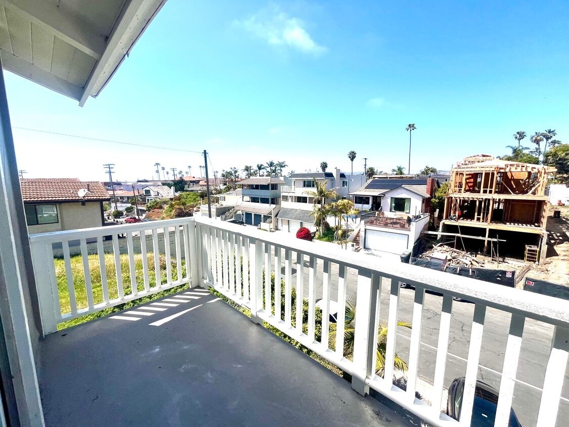 Primary Photo - 2 bed 2 bath ocean view Stand alone bungal...