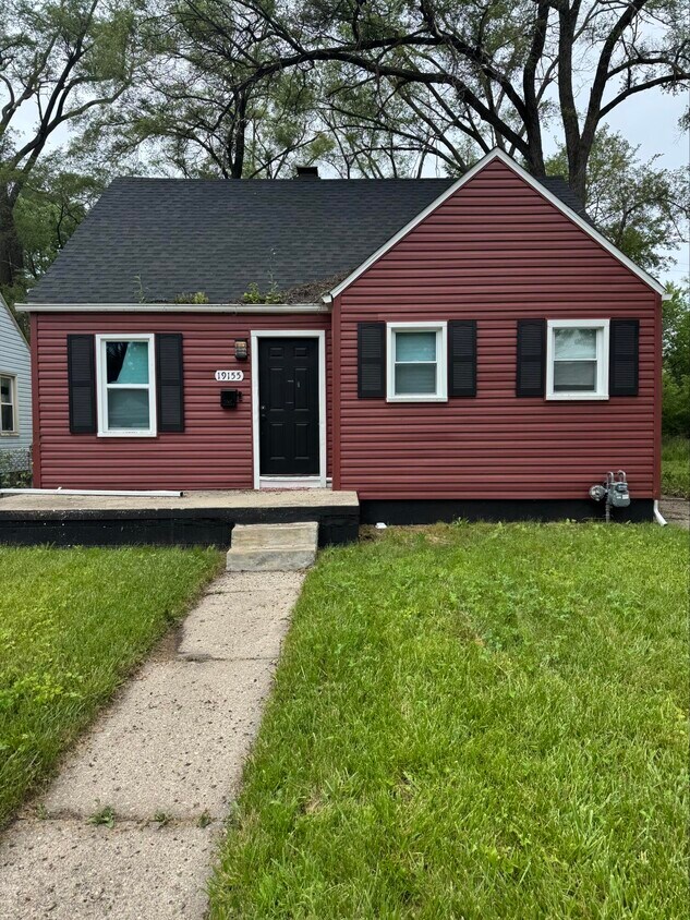 Primary Photo - 19155 Lindsay St