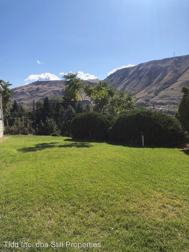 Primary Photo - 3 br, 2 bath House - 200 Rimrock