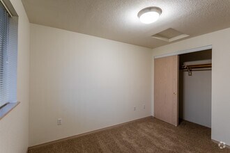 2BR, 1BA - 884 SF - Crescent Park