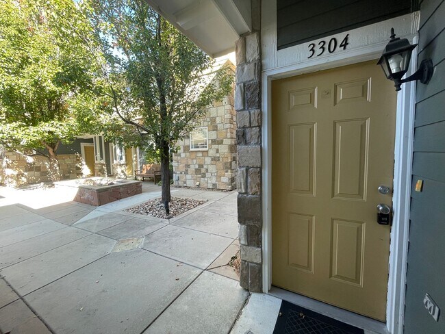 Foto del edificio - Two Bedroom Condo Available Overlooking Br...