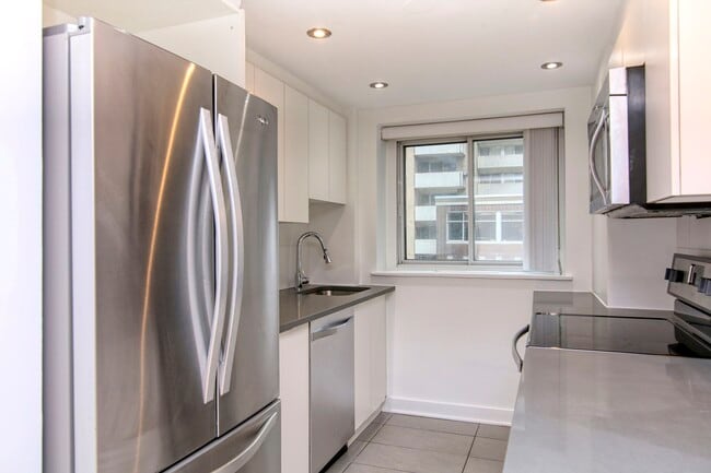 Building Photo - 3435 Rue Drummond