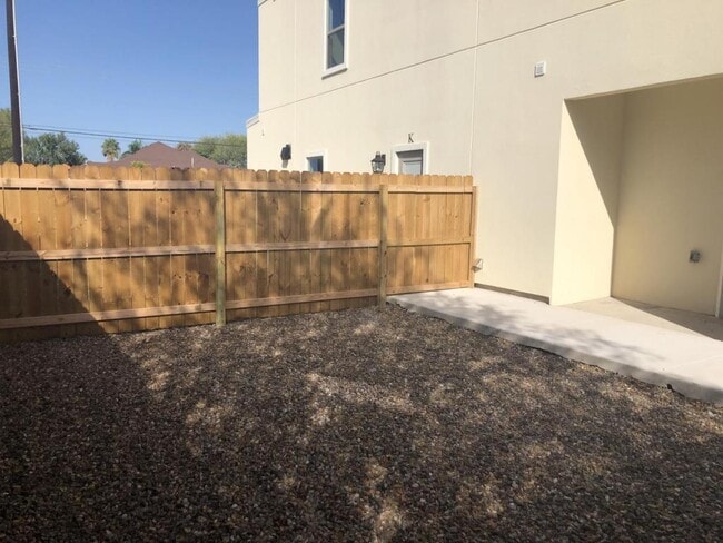 Building Photo - 3302 S. Sugar Rd Apt B