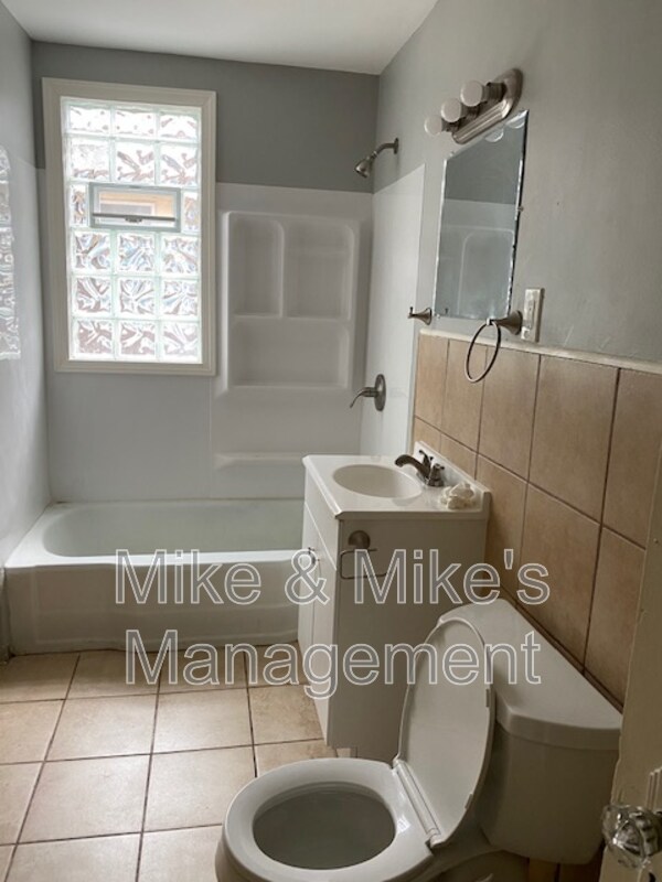Foto del edificio - 2969 N 48th St
