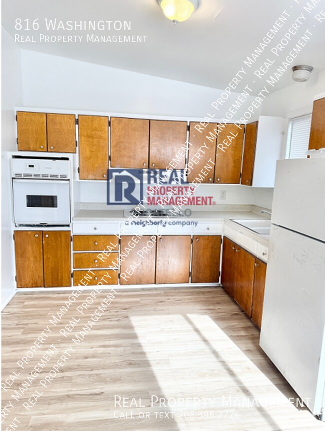 Building Photo - 816 Washington-