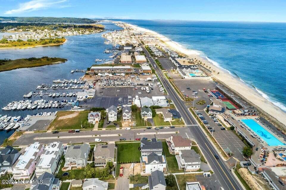 Primary Photo - 1492 Ocean Ave