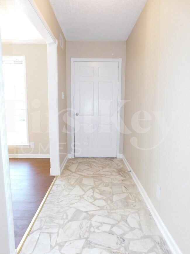 Building Photo - 4832 Rolling Meadows Dr