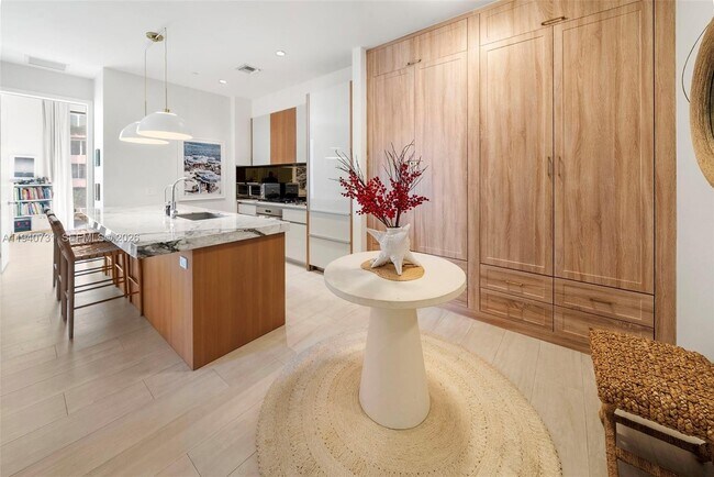 Foto del edificio - 2831 S Bayshore Dr