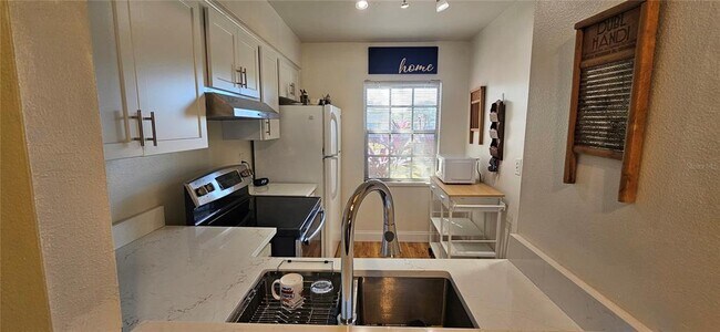 Foto del edificio - 3121 Mission Grove Dr