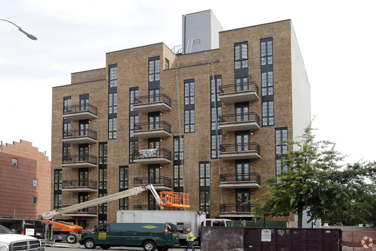 Primary Photo - 490-496 Lefferts Ave