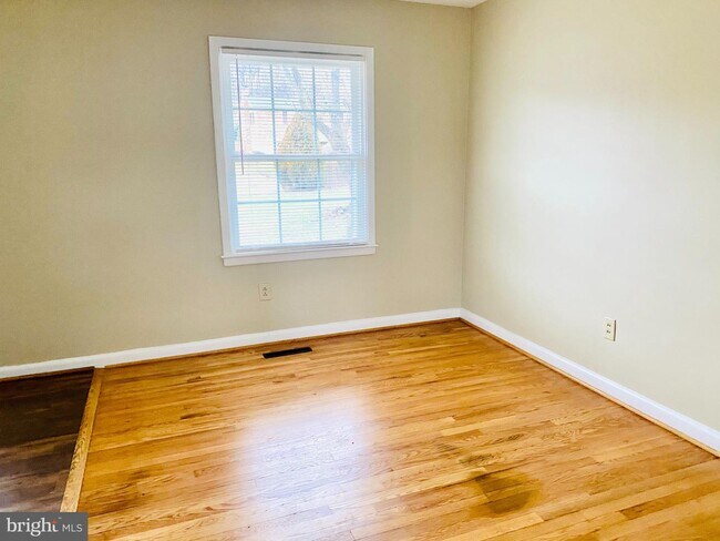 Building Photo - 513 Fox Dr