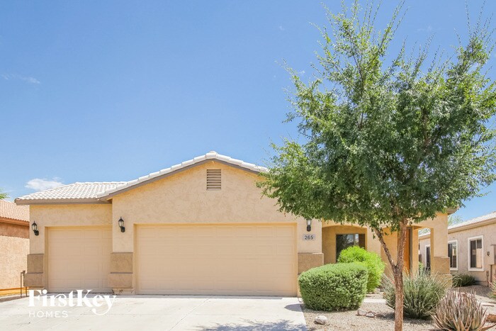 Foto principal - 265 E Dry Creek Rd