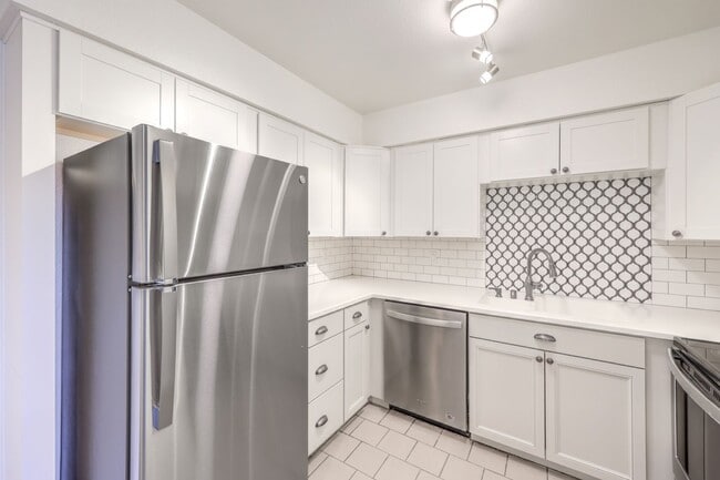 Building Photo - Desert Shores|Las Vegas 1 bedroom condo fo...