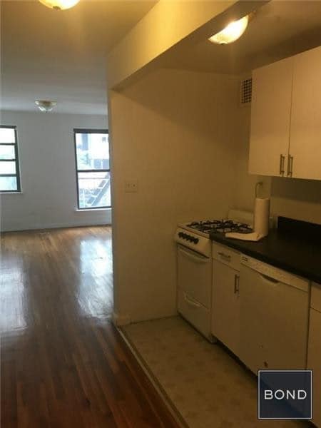Building Photo - 594 3rd Ave