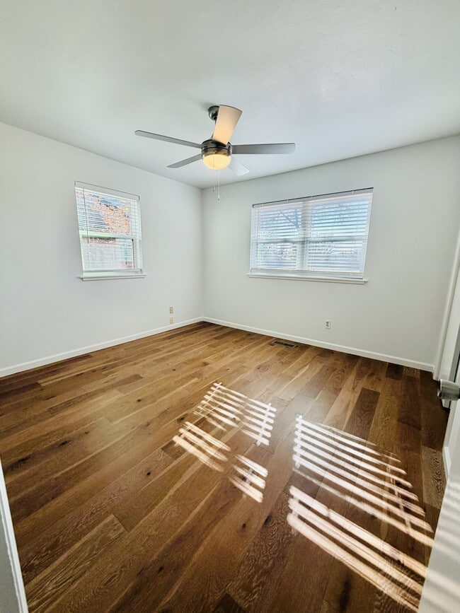 Foto del edificio - 2705 Carlton Way