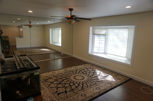 Building Photo - Charming 3 Bed 2 Bath Pool Home in City of Orange