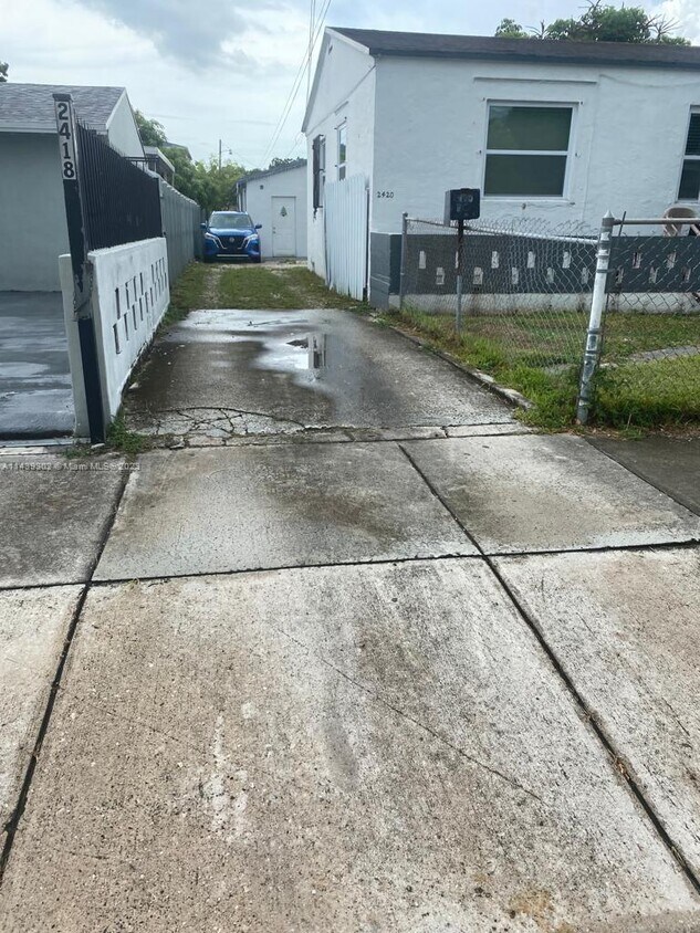 Primary Photo - 2420 NW 31st St