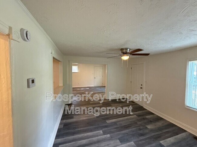 Foto del edificio - 4692 College St