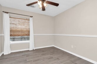 Building Photo - 1715 Parkview Ln