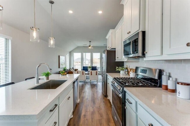 Building Photo - 205 Banyon Dr