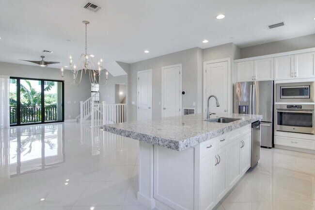 Building Photo - 3027 Franklin Pl