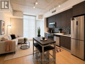 Building Photo - 111 Bathurst St