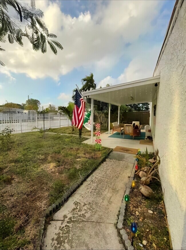 Foto del edificio - 21455 NW 39th Ave