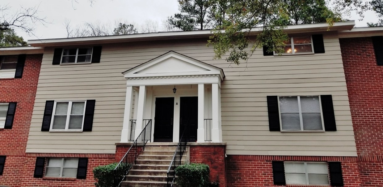 Primary Photo - 601 Riverhill Cir