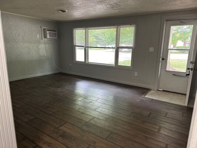 Foto del edificio - 11523 N Elm Grove Rd