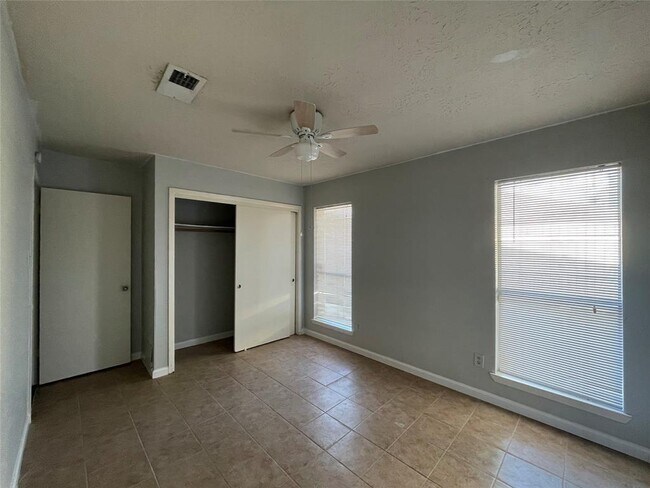 Foto del edificio - 13911 Cravenridge Dr