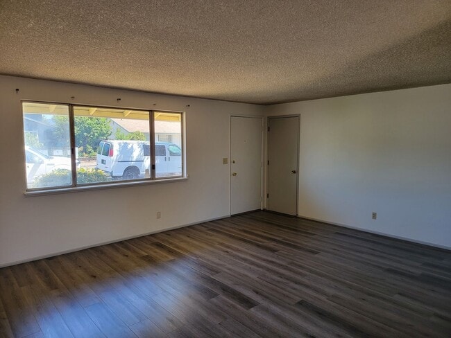 Building Photo - 66j