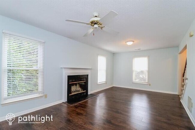 Foto del edificio - 6402 River Hills Dr, Greensboro, NC, 27410