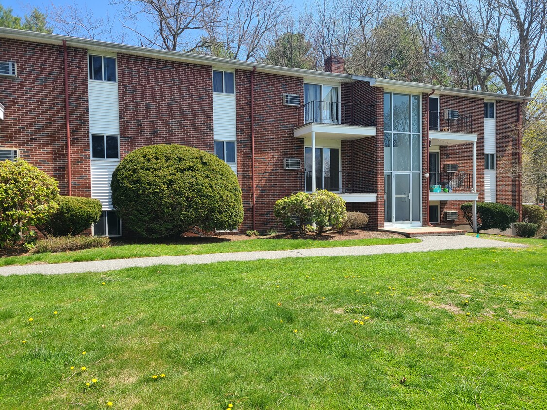 Primary Photo - 121 Great Rd