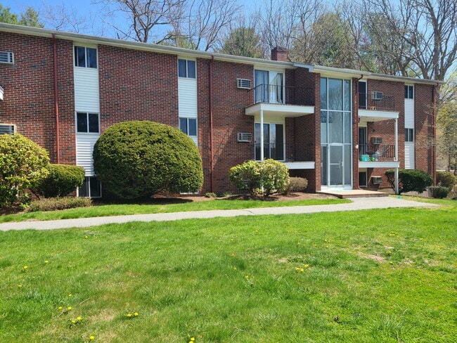Building Photo - 121 Great Rd