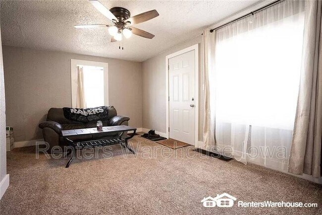 Building Photo - 2802 SE 8th Ct