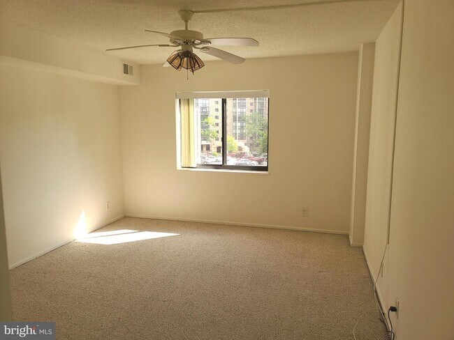 Foto del edificio - 5903 Mt Eagle Dr