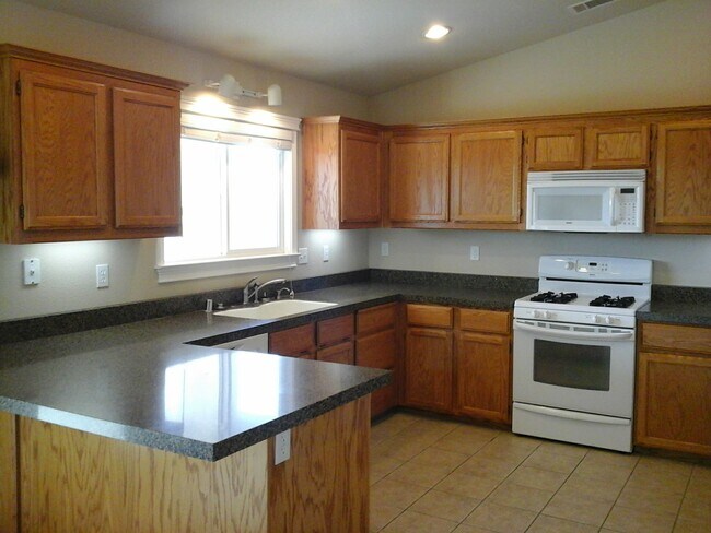 Building Photo - 1475 Donita Dr