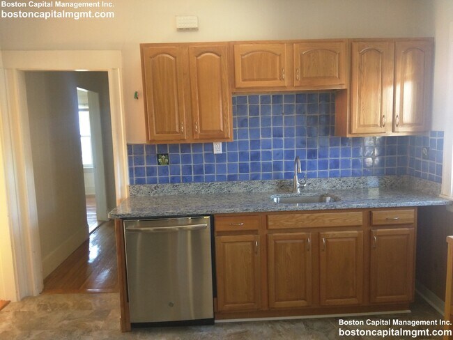 Building Photo - 55 Moreland St