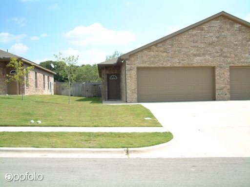 Primary Photo - 941 Sylvia St